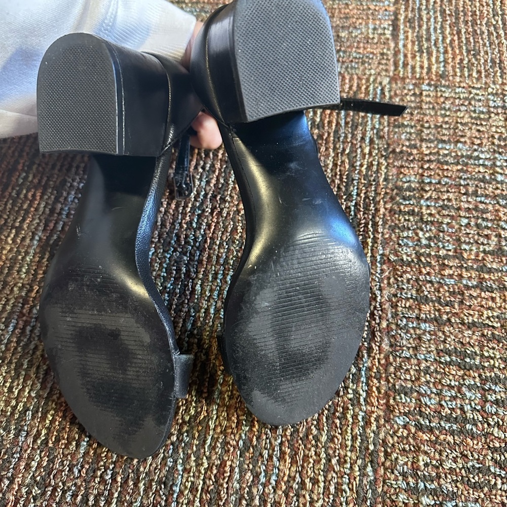 barely worn! selling because i’m moving for college